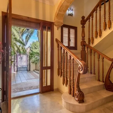 Villa Llobell - Plusholidays